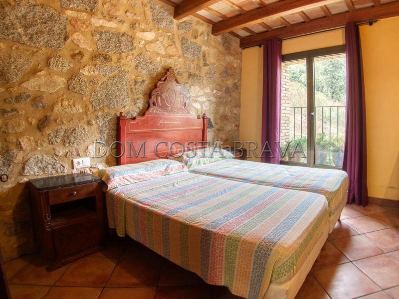 Foto eb0a6662-9af0-4407-9533-084181c11c24. Masía masia , con 100 hectáreas de terreno fronteriza con francia vistas despejadas en Agullana