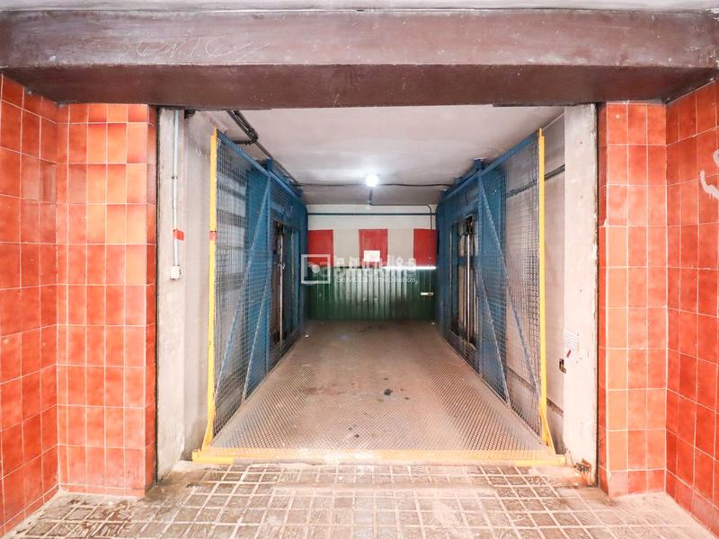 Foto 89c3adfa-6cf5-4e32-9ac7-cffd78bc9676. Autoparkplatz in Mont Olivet Valencia