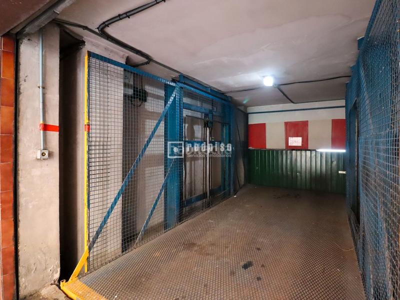 Foto aba9f02b-c986-4e61-b018-3911ecb8a90e. Autoparkplatz in Mont Olivet Valencia