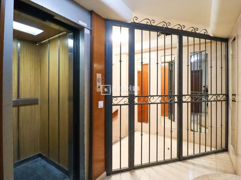 Foto df22f21d-3522-4988-93da-5572a9ca619d. Autoparkplatz in Mont Olivet Valencia