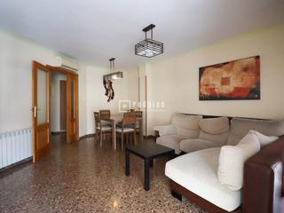 Lloguer Pis  Retor. 2 planta, 114m2.3 dormitorios, 2 baños, salóncomedor, cocina equ
