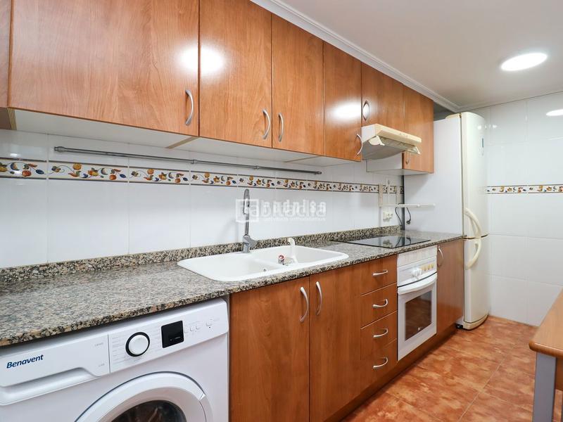 Foto b6ac3ff1-e7a5-435a-bbd4-622ceebdaec3. Miete etagenwohnung mit parking in Mont Olivet Valencia