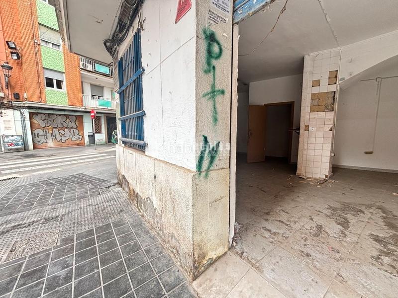 Foto 00262574-4946-4288-bbeb-b4876f7ed7f1. Local comercial  a la venta en calle torrevieja. en Valencia
