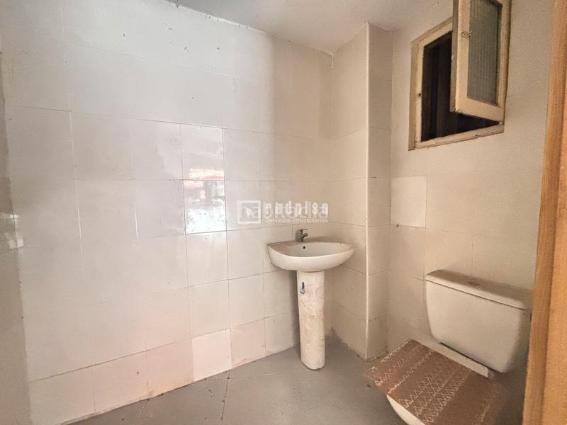 Foto a1501455-a09f-46a7-a7f8-0ee4f61861b7. Local comercial  a la venta en calle torrevieja. en Valencia