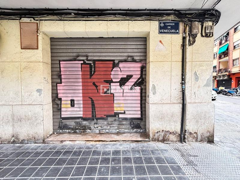 Foto a70d0ab5-ba91-4537-9739-da3f75d61820. Local comercial  a la venta en calle torrevieja. en Valencia