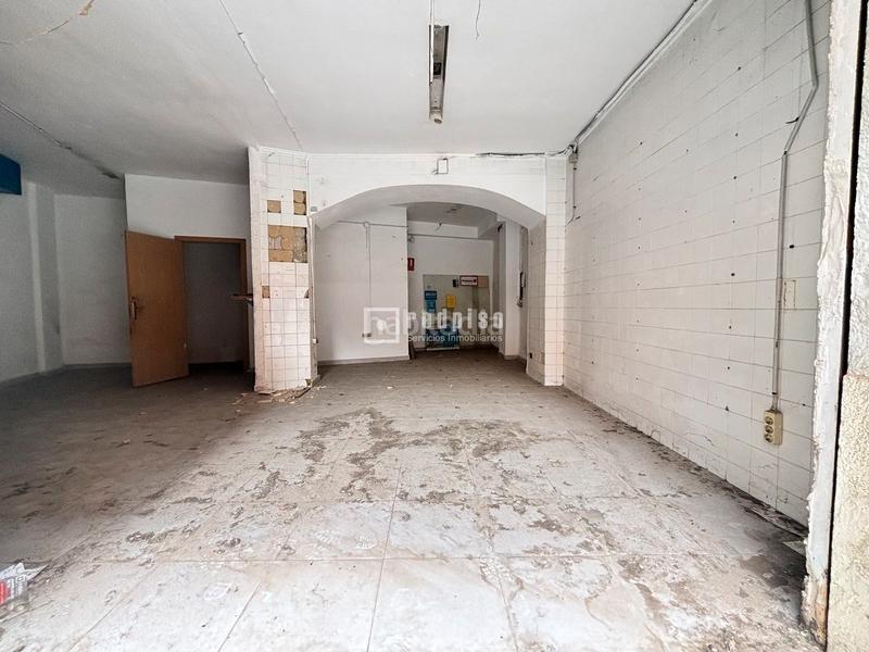 Foto ce13fcad-d171-44c3-a83e-50304c3b3739. Local comercial  a la venta en calle torrevieja. en Valencia