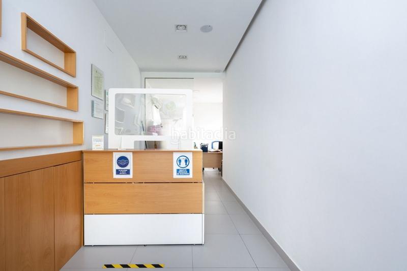 Foto 5579907f-7cd1-47cf-8cd6-f6aa093ae1a7. Local comercial a la venta local comercial en Cervantes Granada