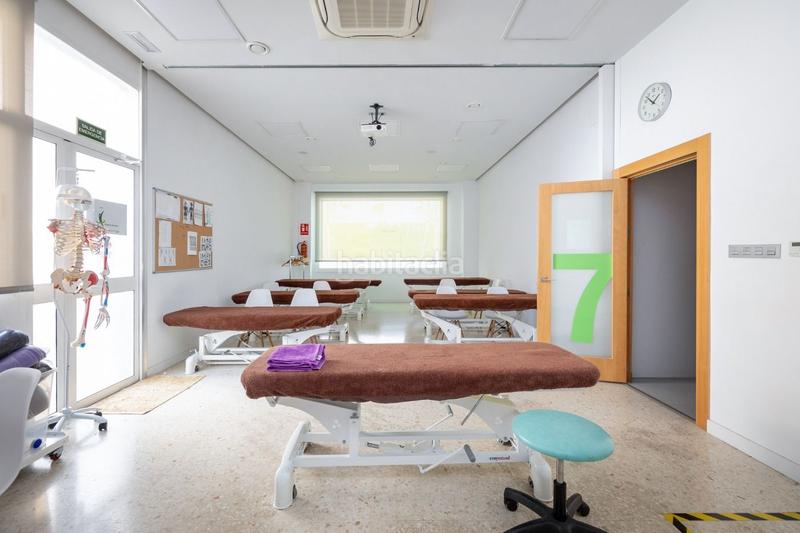 Foto 976c1c56-3bfe-4a0f-babb-fde532183591. Local comercial a la venta local comercial en Cervantes Granada