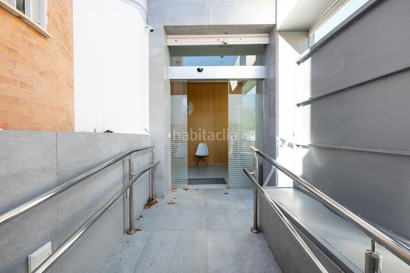 Foto bb0ce29a-6e23-4d6b-a618-a41ea7fd79e3. Local comercial a la venta local comercial en Cervantes Granada