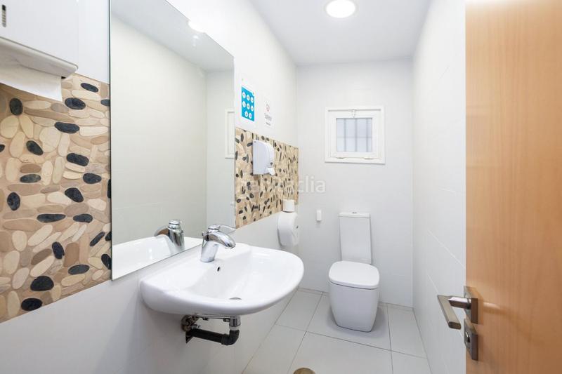 Foto c5afbb65-0075-4d34-b1a6-32530513a147. Local comercial a la venta local comercial en Cervantes Granada