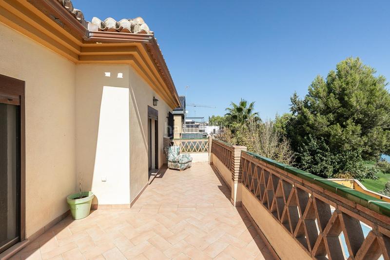Foto 01b5aec3-d7f7-4b04-b0cc-c1bfd81dd54d. Chalet  en primera linea del campo de golf de las gabias en Gabias (Las)