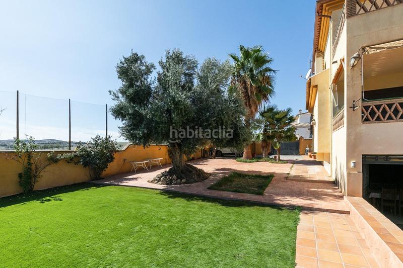 Foto 0c1d8bdf-aee5-408d-b14b-c1a06223f429. Chalet  en primera linea del campo de golf de las gabias en Gabias (Las)