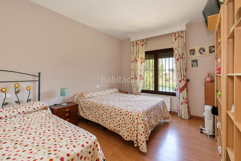 Foto b39bc3c4-77be-496f-92c0-936a528eb954. Chalet  en primera linea del campo de golf de las gabias en Gabias (Las)