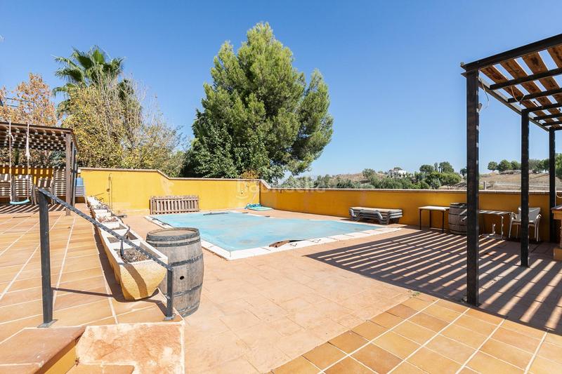 Foto e01b1ed4-b94a-4261-9b97-4802afd65416. Chalet  en primera linea del campo de golf de las gabias en Gabias (Las)