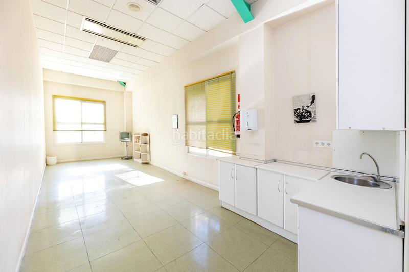 Foto 2cbc3cd8-c7a1-4d59-82d8-cd8e4bd53b93. Nau industrial a Polideportivo Alhendín