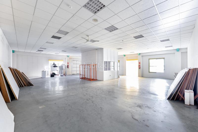 Foto 46aebce3-bbe4-45f1-85a1-1e4acb077f4f. Nau industrial a Polideportivo Alhendín