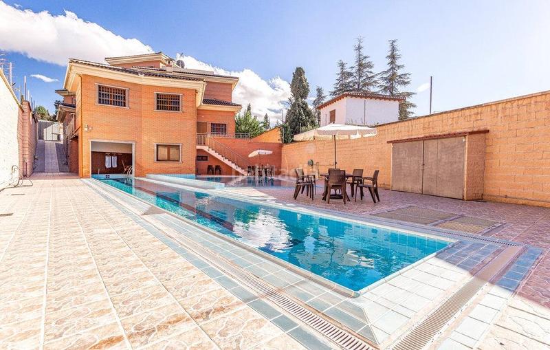 Foto 1f4f1c63-414a-4e0e-ade0-242586bad7df. Chalet vive el lujo y la seguridad en cortijo del aire, granada! en Albolote