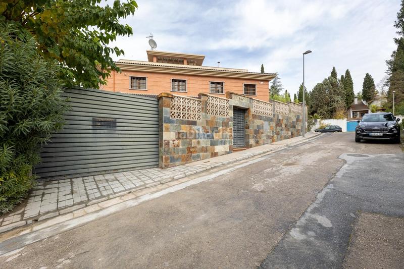 Foto 66a809d9-5090-4b1d-b239-d510737414a7. Chalet vive el lujo y la seguridad en cortijo del aire, granada! en Albolote