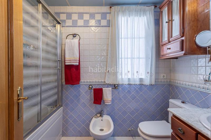 Foto 2decf6e5-7c91-4e99-86a4-f9845a7d732e. Casa pareada en calle alhamar 11 adosada en el centro en Peligros