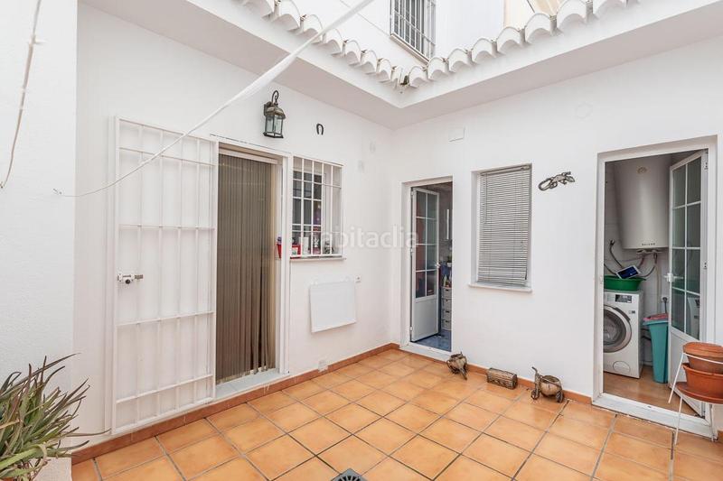 Foto b26332b6-bf2a-4b31-a253-3856a470dc52. Casa pareada en calle alhamar 11 adosada en el centro en Peligros