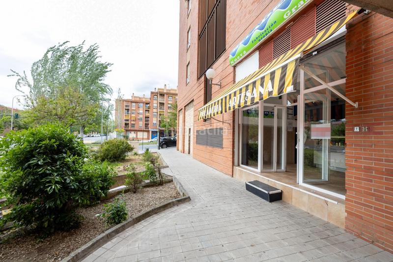 Foto 742ddfc8-d7db-4bd9-8692-b8747d9bdbfe. Local comercial a parque nueva Granada Granada