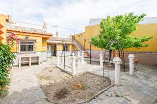 Casa a Calle san quintin-jau 16. Oportunidad única en el jau santa fe casa en planta baja con esp