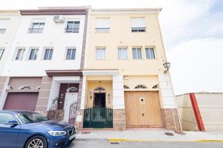 Casa adossada a Calle alhambra 41