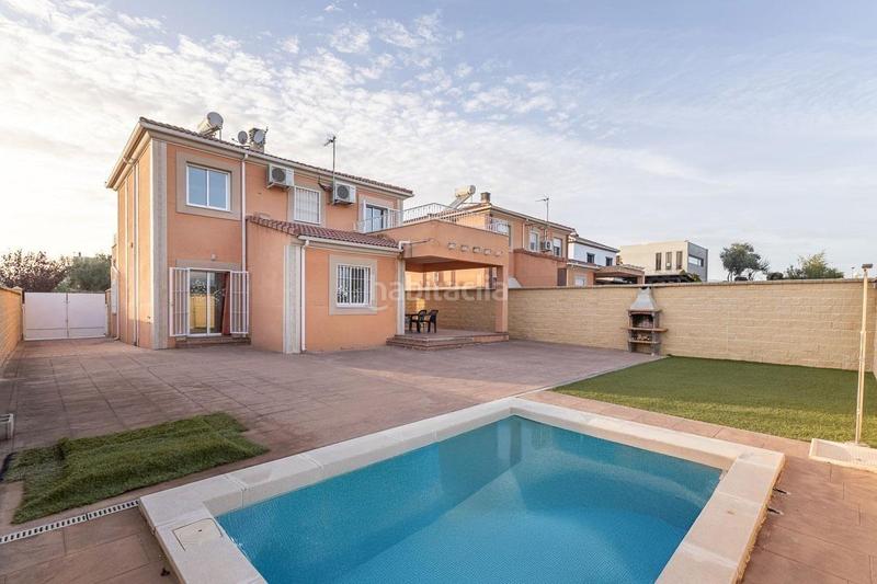 Foto 108ff024-a473-4f1c-97b7-b4b7540dc507. Xalet amb calefacció aparcament piscina a Atarfe