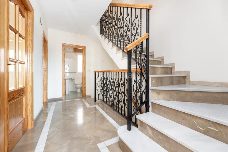 Foto 09efa3f6-0bb4-4dd9-a18e-3264d7839585. Casa pareada casa en venta en el centro amplia, luminosa y muy funcional en Alfacar