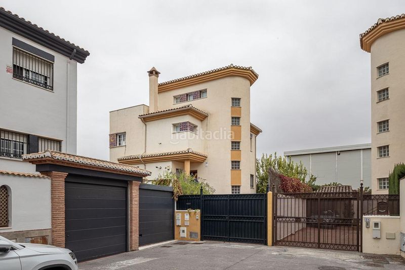 Foto f7999f96-36b4-4e38-a1a8-9281cb5803c8. Casa amb aparcament piscina a Peligros