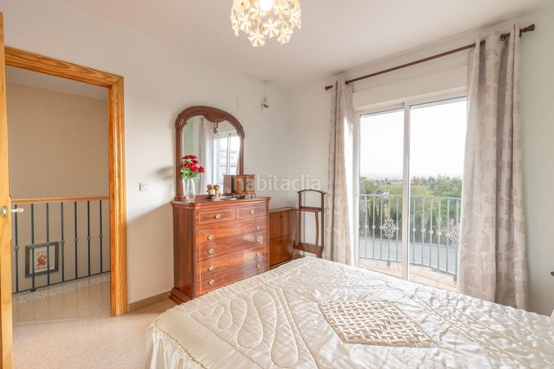Foto 43767f63-af81-4278-bd6d-5437020a5d2a. Casa adossada amb aparcament a Maracena