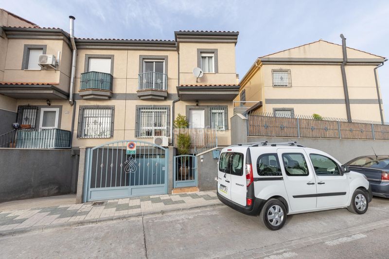 Foto 442eb898-c072-4085-9084-8bbb00eda2a0. Casa adossada amb aparcament a Maracena