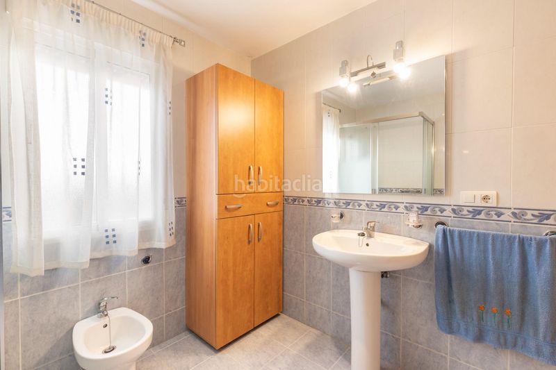 Foto 47dbdec0-2b0a-49e7-8012-79b324f72cb6. Casa adossada amb aparcament a Maracena