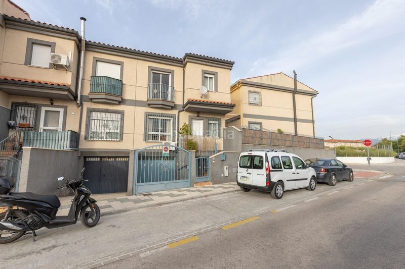 Foto 490400f1-a2fe-48ff-9fd1-752a8c91eff6. Casa adossada amb aparcament a Maracena
