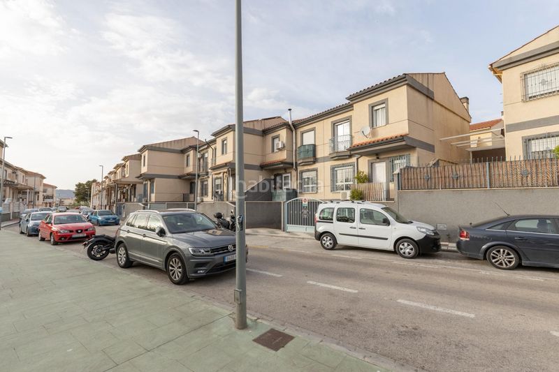 Foto a315866e-18b3-4eb7-8086-16332f06d9db. Casa adossada amb aparcament a Maracena