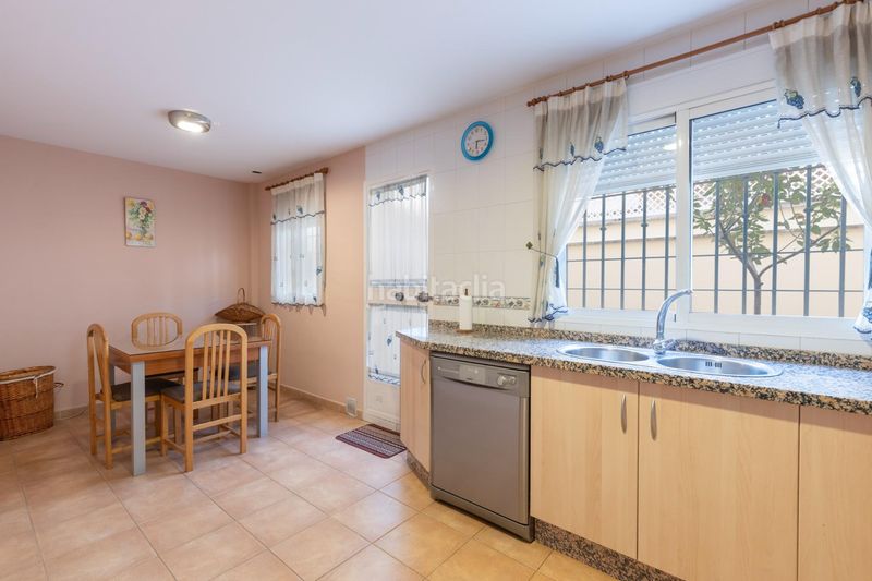 Foto d2666bf8-47f5-4efe-b076-e6872c7dfa58. Casa adossada amb aparcament a Maracena