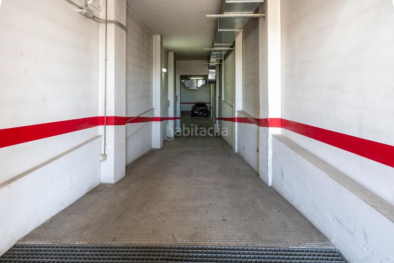 Foto a6b12c8c-0e83-4c57-982c-8d77a009d8df. Aparcament cotxe a Peligros