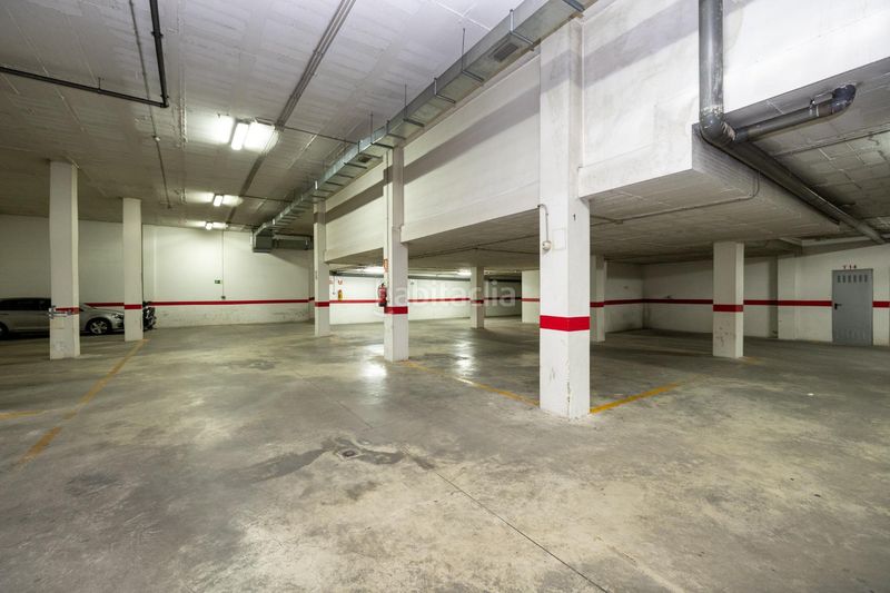 Foto afed4ca9-38ec-473d-8015-9c49bae623e6. Aparcament cotxe a Peligros