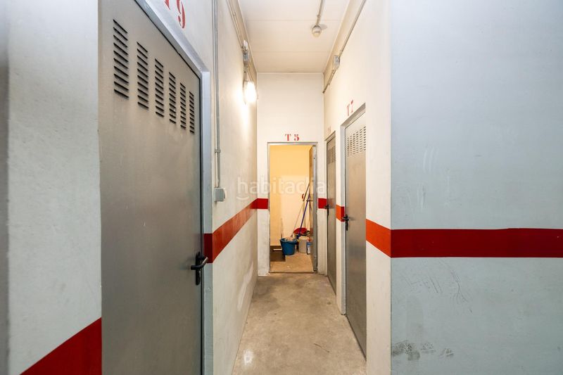 Foto b414269f-a209-4f10-8586-8d7cc529a0a0. Aparcament cotxe a Peligros