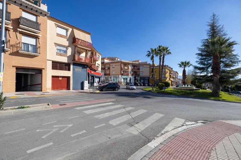 Foto bb891271-6d87-4b57-860d-03fe23444098. Aparcament cotxe a Peligros