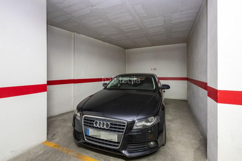 Foto df31743a-7a07-4bbf-be53-7c61b59f864a. Aparcament cotxe a Peligros