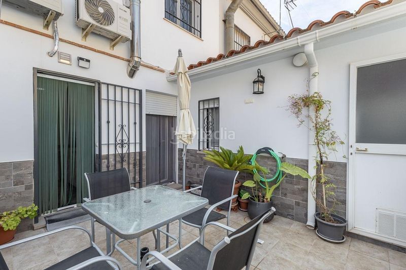 Foto a00fa427-5b88-479b-8814-0280846c76f8. Casa adossada amb calefacció aparcament a Atarfe