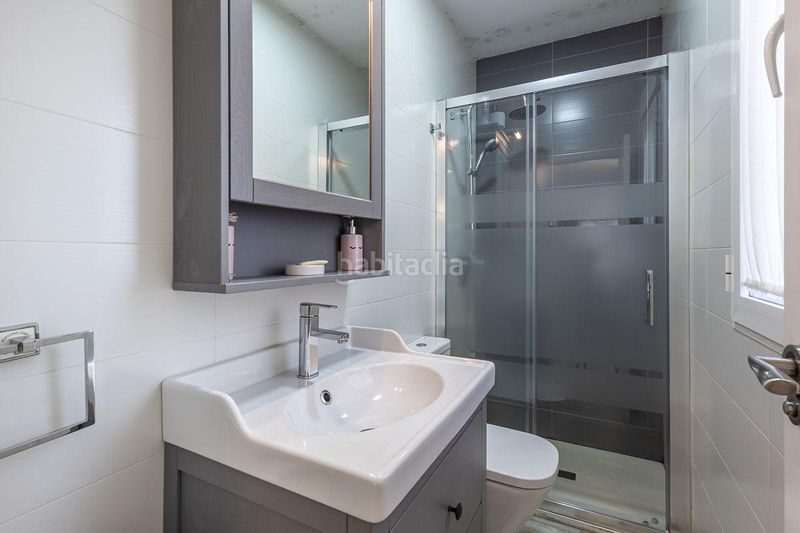 Foto a94000e3-04c9-4678-93eb-9fd77808166d. Casa adossada amb aparcament a Atarfe