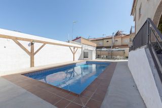 Maison jumelée  Calle del purche. Magnifica unifamiliar adosada de 4 plantas en loma linda con pis