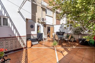 Reihenhaus in Calle la redonda 21. Casa adosada con cochera y patio en pinos puente