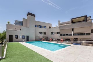 Appartement  Calle vilchez camarero 8. Magnífico piso con piscina y garaje en albolote