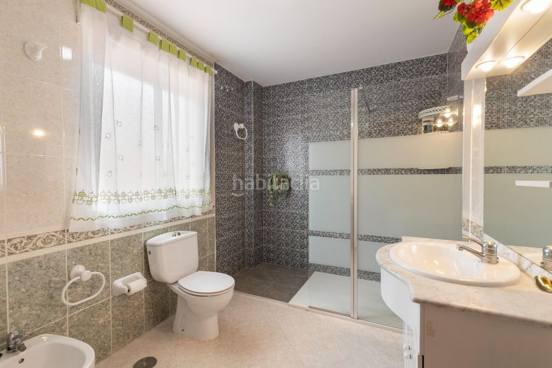 Foto 6c996ff5-4686-4f43-8c33-42a57b818a7c. Casa adossada a calle tval blas de otero 4 a Fuente Vaqueros