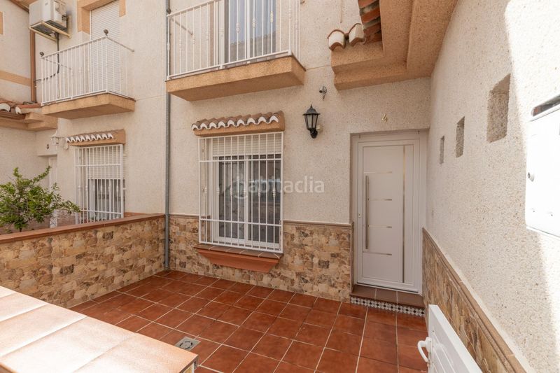 Foto cf7ea6d2-abd0-4ea9-add2-300b38793e32. Casa adossada a calle tval blas de otero 4 a Fuente Vaqueros