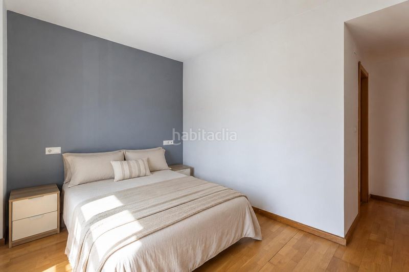 Foto 1f6767a3-a053-406d-bd90-39931bc26c07. Casa aparellada amb calefacció aparcament a Jun