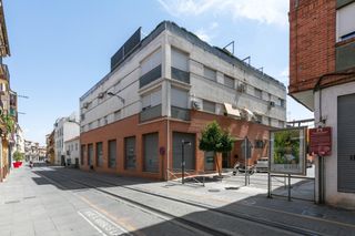 Pis a San Miguel. Piso en venta en armilla centro  2 dormitorios  gran patio priva